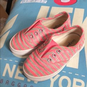 Toddler laceless sneakers size 7